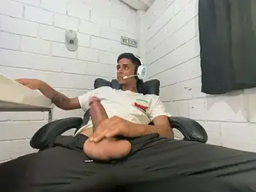 Stripchat Sex Chat of Max_TheHorseDick