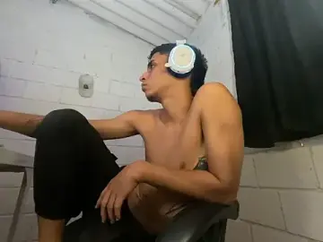 Stripchat Sex Cam of Max_TheHorseDick
