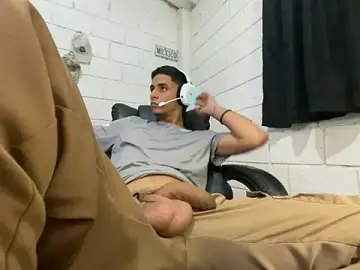 Stripchat Adult Video Chat of Max_TheHorseDick