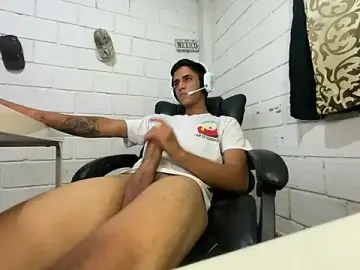 Stripchat Live Sex of Max_TheHorseDick