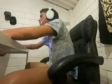 Stripchat Nude Webcam of Max_TheHorseDick