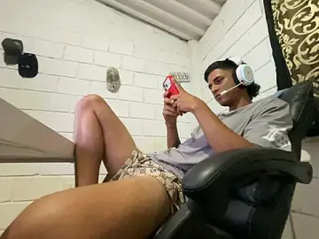 Stripchat Live Sex of Max_TheHorseDick