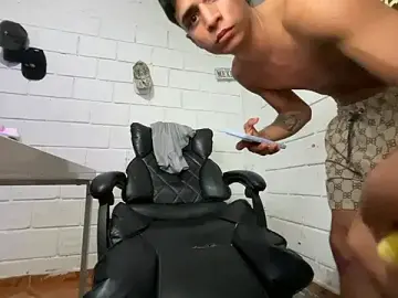 Stripchat Sex Cam of Max_TheHorseDick