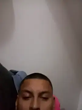 Stripchat Live Sex Cam of emrehliug12