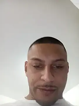 Stripchat Free Live Porn of emrehliug12
