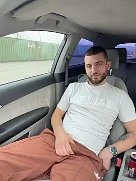 Stripchat Live Sex Cam of Pablo_Hornyguy95