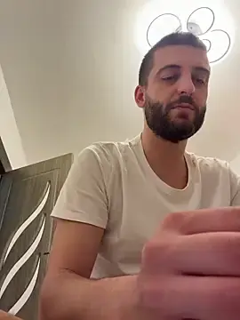 Stripchat Live Sex Cam of Pablo_Hornyguy95