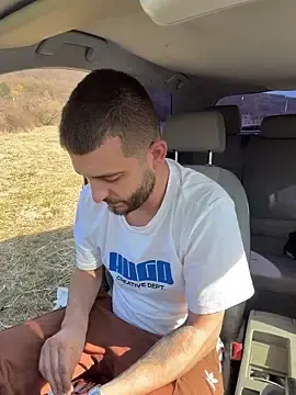 Stripchat Live Sex Cam of Pablo_Hornyguy95