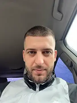 Stripchat Adult Webcam of Pablo_Hornyguy95