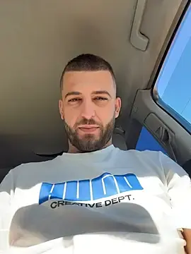 Stripchat Live Sex Cam of Pablo_Hornyguy95