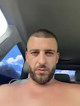 Stripchat Live Sex Cam of Pablo_Hornyguy95