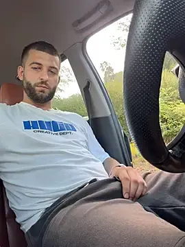 Stripchat Live Sex Cam of Pablo_Hornyguy95