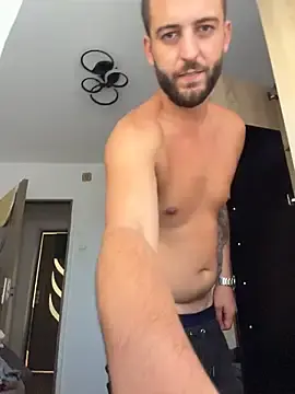 Stripchat Sex Cam of Pablo_Hornyguy95