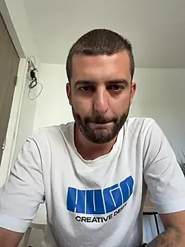 Stripchat Live Sex of Pablo_Hornyguy95