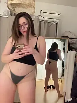 Stripchat Watch Live Sex Cams of Petite_minette30