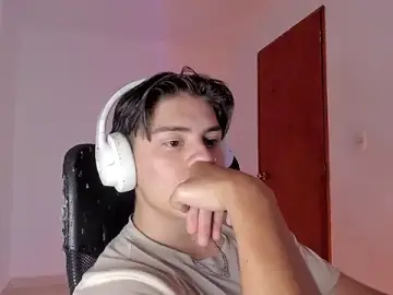 Stripchat Sex Cam of Giordano_Russo