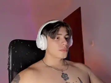 Stripchat Sex Cam of Giordano_Russo