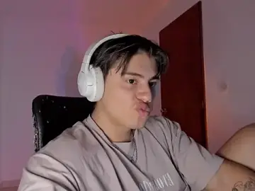 Stripchat Free Porn Cam of Giordano_Russo