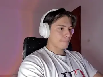 Stripchat Live Sex Cam of Giordano_Russo