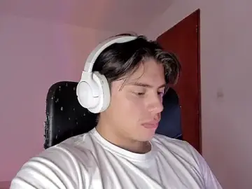 Stripchat Best live sex cam show of Giordano_Russo