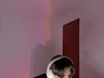 Stripchat Free Porn Cam of Giordano_Russo