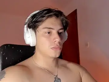 Stripchat Sex Cam of Giordano_Russo