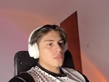 Stripchat Watch Live Sex Cams of Giordano_Russo