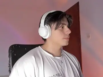 Stripchat Watch Live Sex Cams of Giordano_Russo