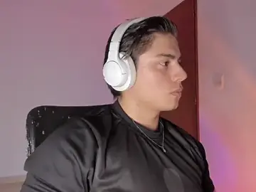 Stripchat Watch Live Sex Cams of Giordano_Russo