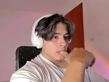 Stripchat Adult Webcam of Giordano_Russo