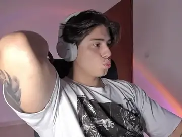 Stripchat Free Porn Cam of Giordano_Russo