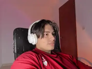 Stripchat Watch Live Sex Cams of Giordano_Russo