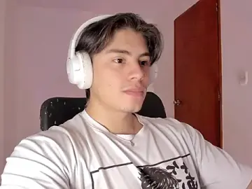 Stripchat Watch Live Sex Cams of Giordano_Russo