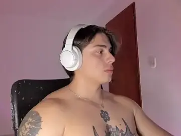 Stripchat Free Porn Cam of Giordano_Russo