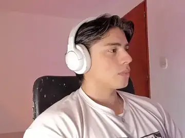 Stripchat Watch Live Sex Cams of Giordano_Russo