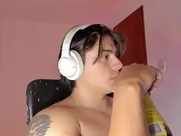 Stripchat Sex Cam of Giordano_Russo