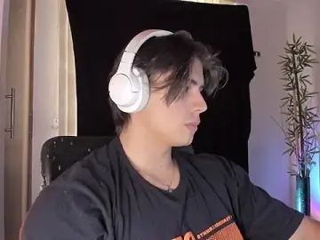 Stripchat Watch Live Sex Cams of Giordano_Russo