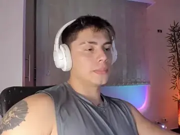 Stripchat Watch Live Sex Cams of Giordano_Russo
