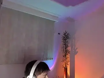 Stripchat Watch Live Sex Cams of Giordano_Russo