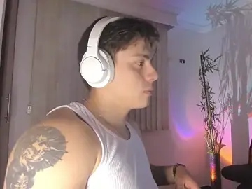 Stripchat Watch Live Sex Cams of Giordano_Russo