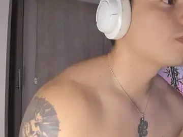 Stripchat Watch Live Sex Cams of Giordano_Russo