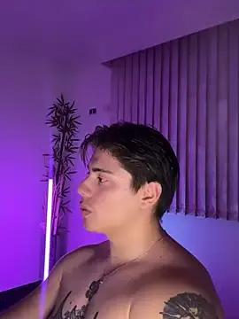 Stripchat Watch Live Sex Cams of Giordano_Russo