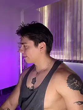 Stripchat Live Sex Cam of Giordano_Russo