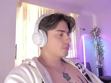 Stripchat Watch Live Sex Cams of Giordano_Russo