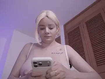 Stripchat Adult Webcam of bella_adams_