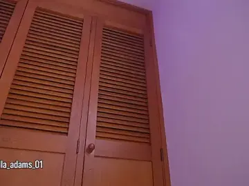 Stripchat Sex Cam of bella_adams_