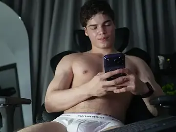 Stripchat Watch Live Sex Cams of Max_cortes1