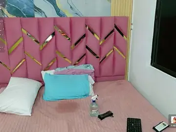 Stripchat Sex Cam of collegepawglovedaddy