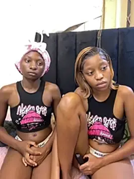 Stripchat Sex Chat of LonelyQueenxx25