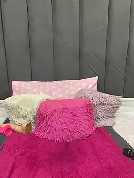 Stripchat Sex Cam of LonelyQueenxx25